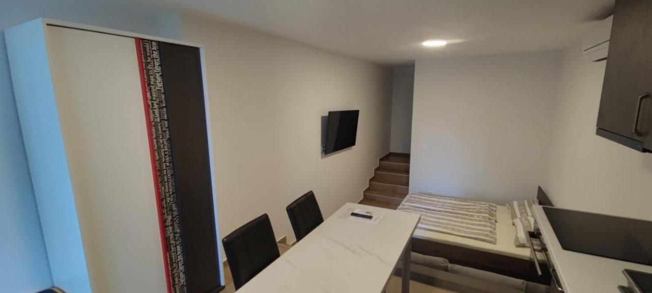 Studio Malinska, 30M From The Beach Bagian luar foto